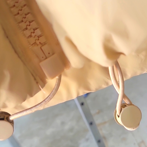 Cropped Quilted Vest - Picture 3 of 5